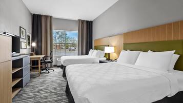 Room, 2 Katil Ratu (Queen), Non Smoking | Gebar bulu kapas, meja, seterika/papan seterika