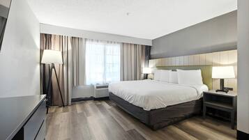 Bureau, rideaux occultants, fer et planche Ă repasser, Wi-Fi gratuit