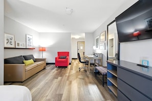 Studio Suite, 1 King Bed, Non Smoking