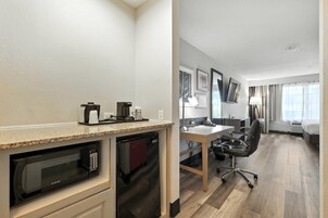 Studio Suite, 1 King Bed, Non Smoking | Desk, blackout drapes, iron/ironing board, free WiFi