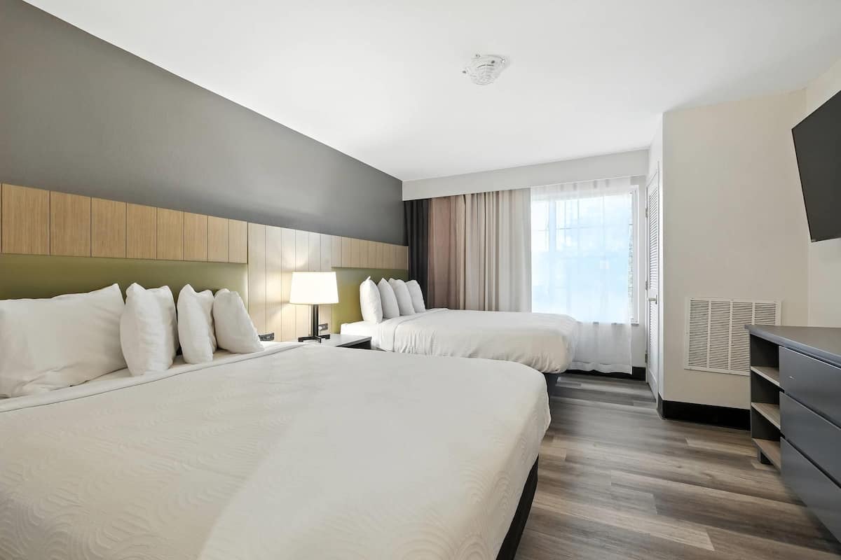 Suite, 1 Bedroom, Non Smoking | Desk, blackout drapes, iron/ironing board, WiFi (free)
