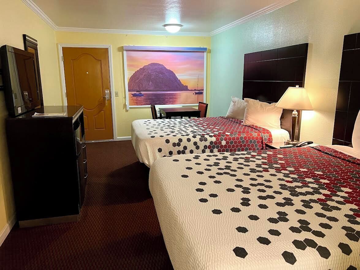 Iron/ironing board, bed sheets