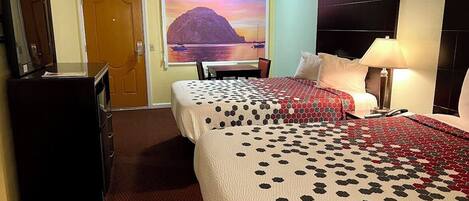 Iron/ironing board, bed sheets