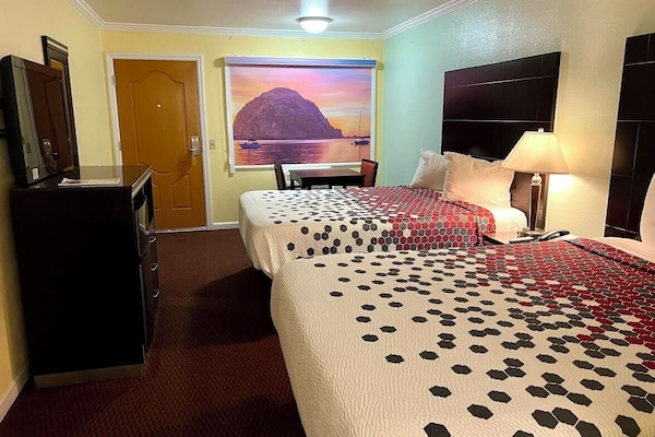 Iron/ironing board, bed sheets