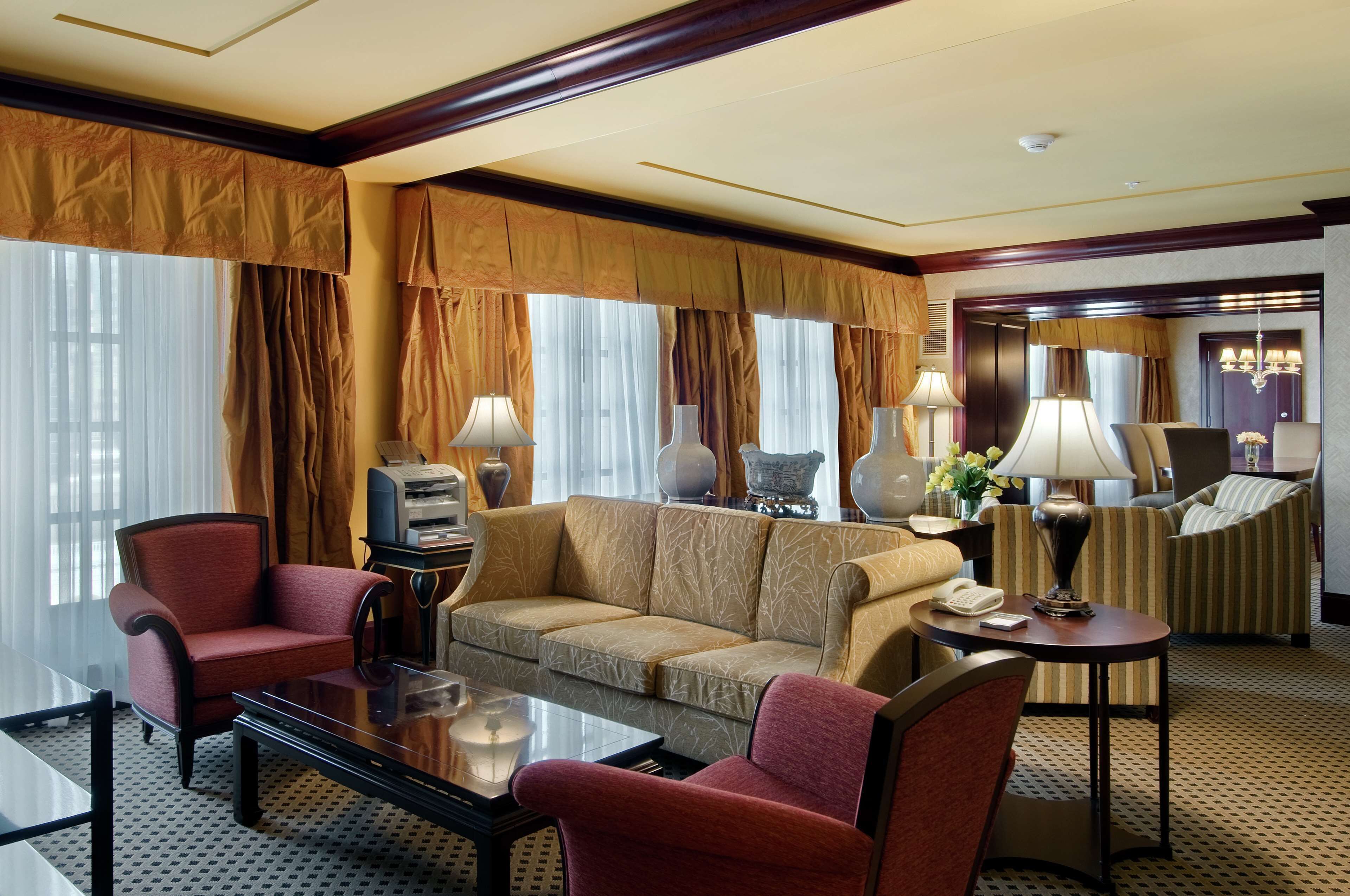 27-inch tv with cable channels, pay films, mp3 dock