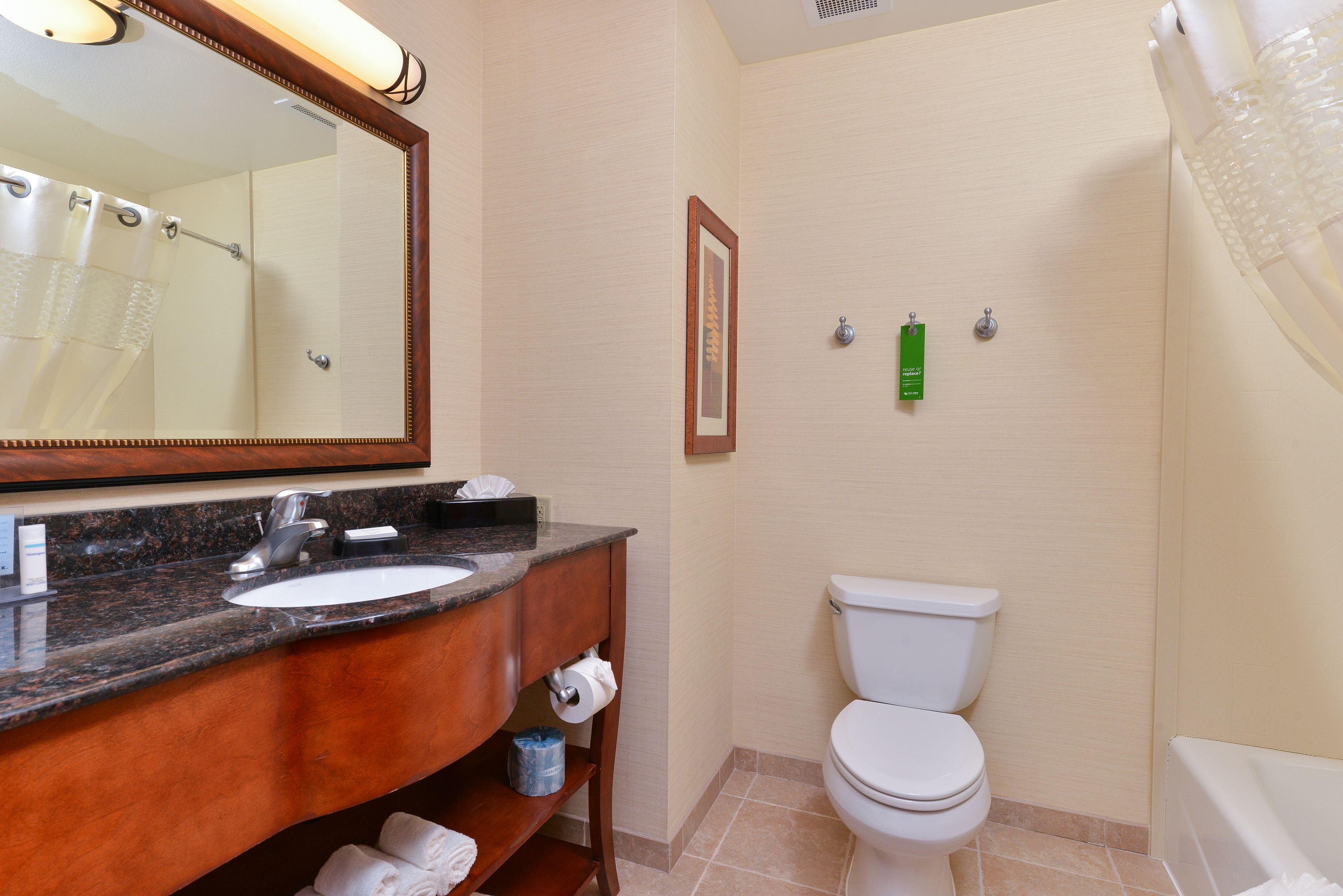 バスアメニティ (無料)、ヘアドライヤー、タオル