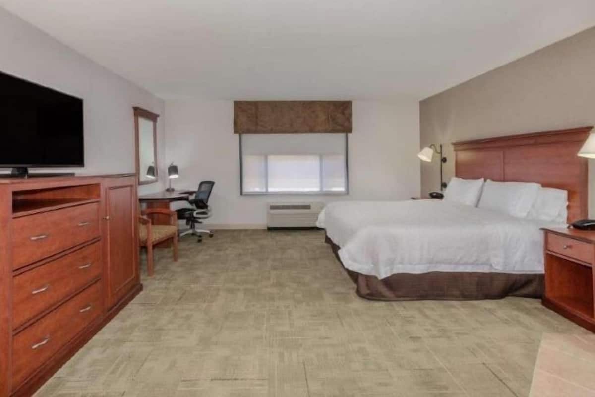 Escritorio, tabla de planchar con plancha y cunas gratuitas