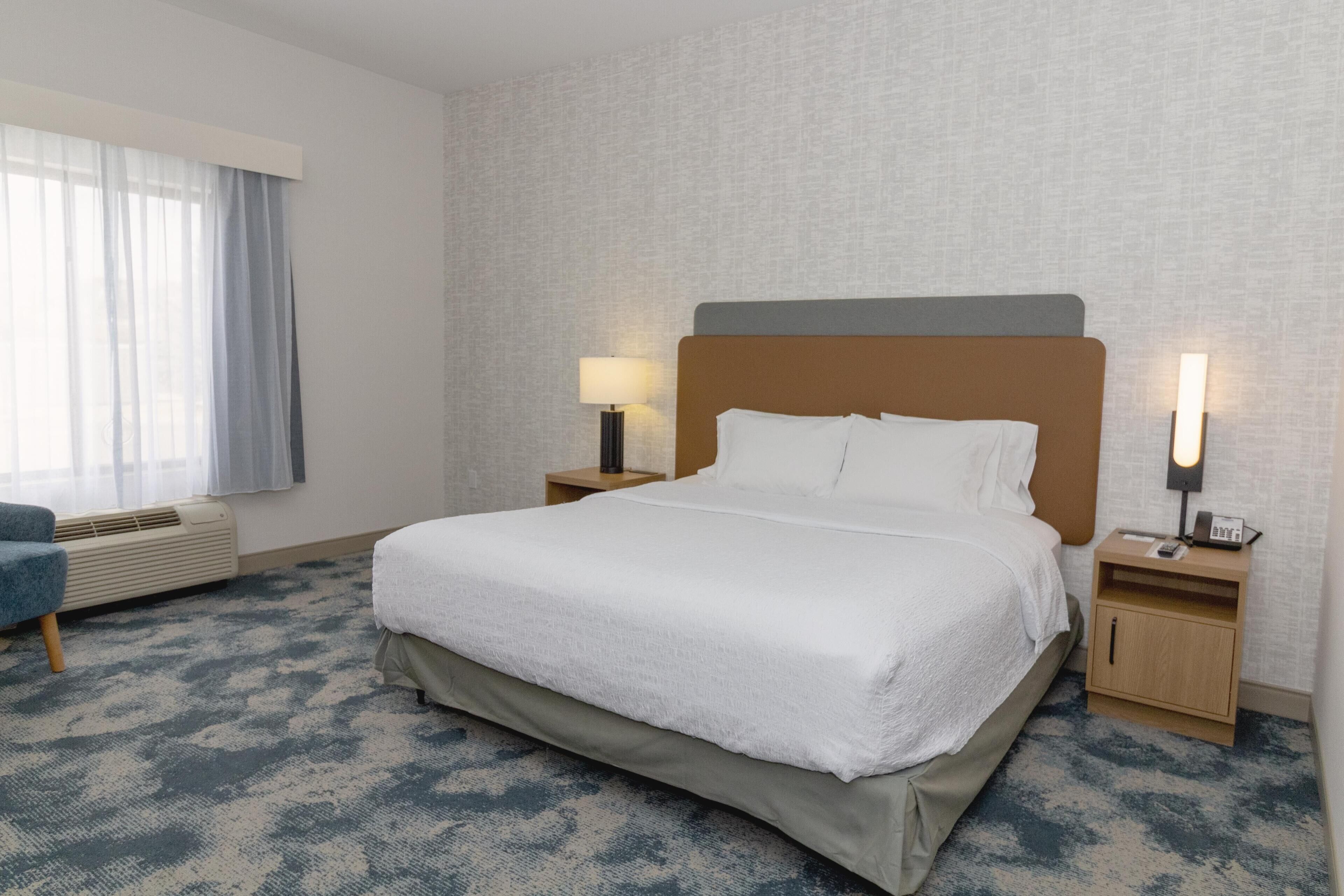 Quarto, 1 cama King, acessível (Mobility & Hearing, Roll-in Shower) | Escrivaninha, ferros/tábuas de passar roupa, berços grátis