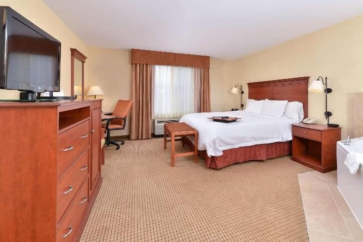 Escritorio, tabla de planchar con plancha y cunas gratuitas