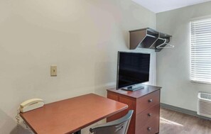 Room, 1 Double Bed, Accessible, Kitchen | Desk, laptop workspace, free WiFi, bed sheets - Studio 6 Extended Stay Little Rock Southwest AR (Little Rock)