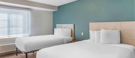 办公桌、笔记本电脑工作区、免费 WiFi、床单