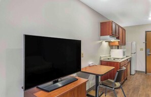 Desk, laptop workspace, free WiFi, bed sheets - Studio 6 Extended Stay Little Rock Southwest AR (Little Rock)