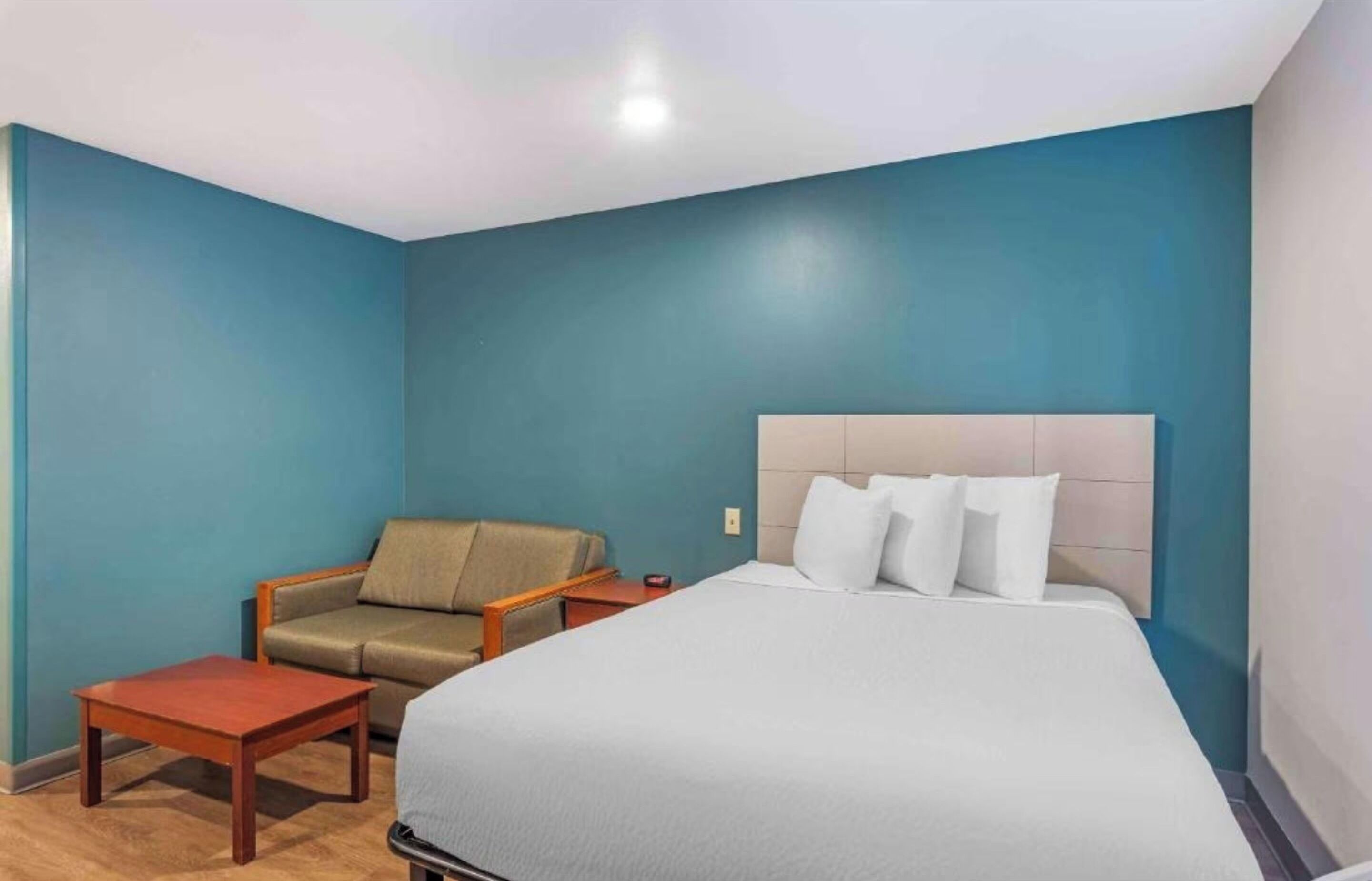 Room, 1 Double Bed, Accessible, Kitchen | Desk, laptop workspace, free WiFi, bed sheets