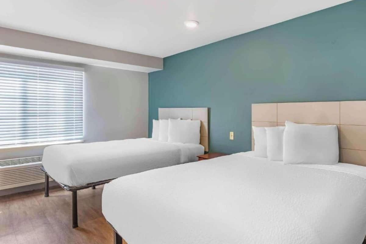 Room, 2 Queen Beds, Smoking, Kitchen