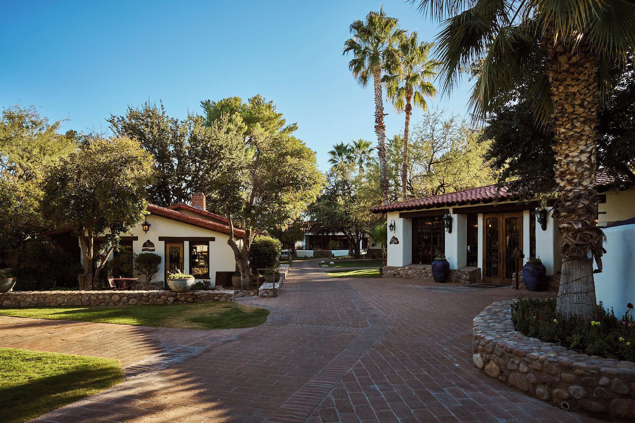 Couples treatment rooms, sauna, hot tub, steam room, body treatments