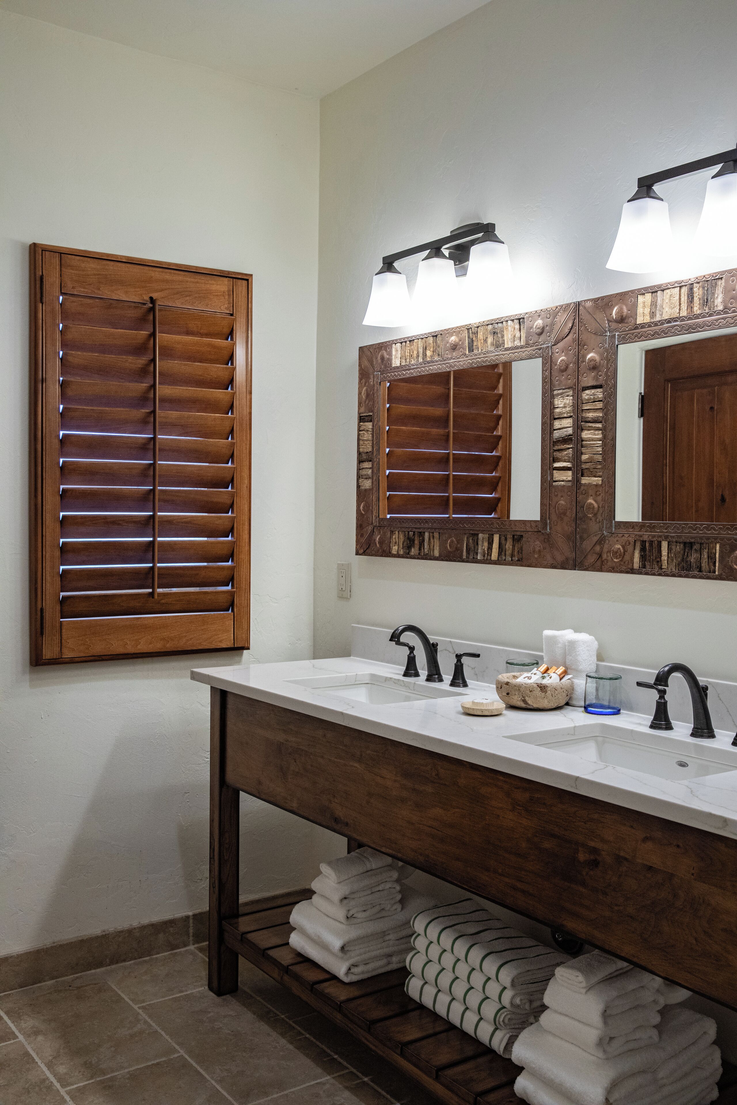 casita | bathroom | combined shower/bathtub, designer toiletries, hair dryer, bathrobes