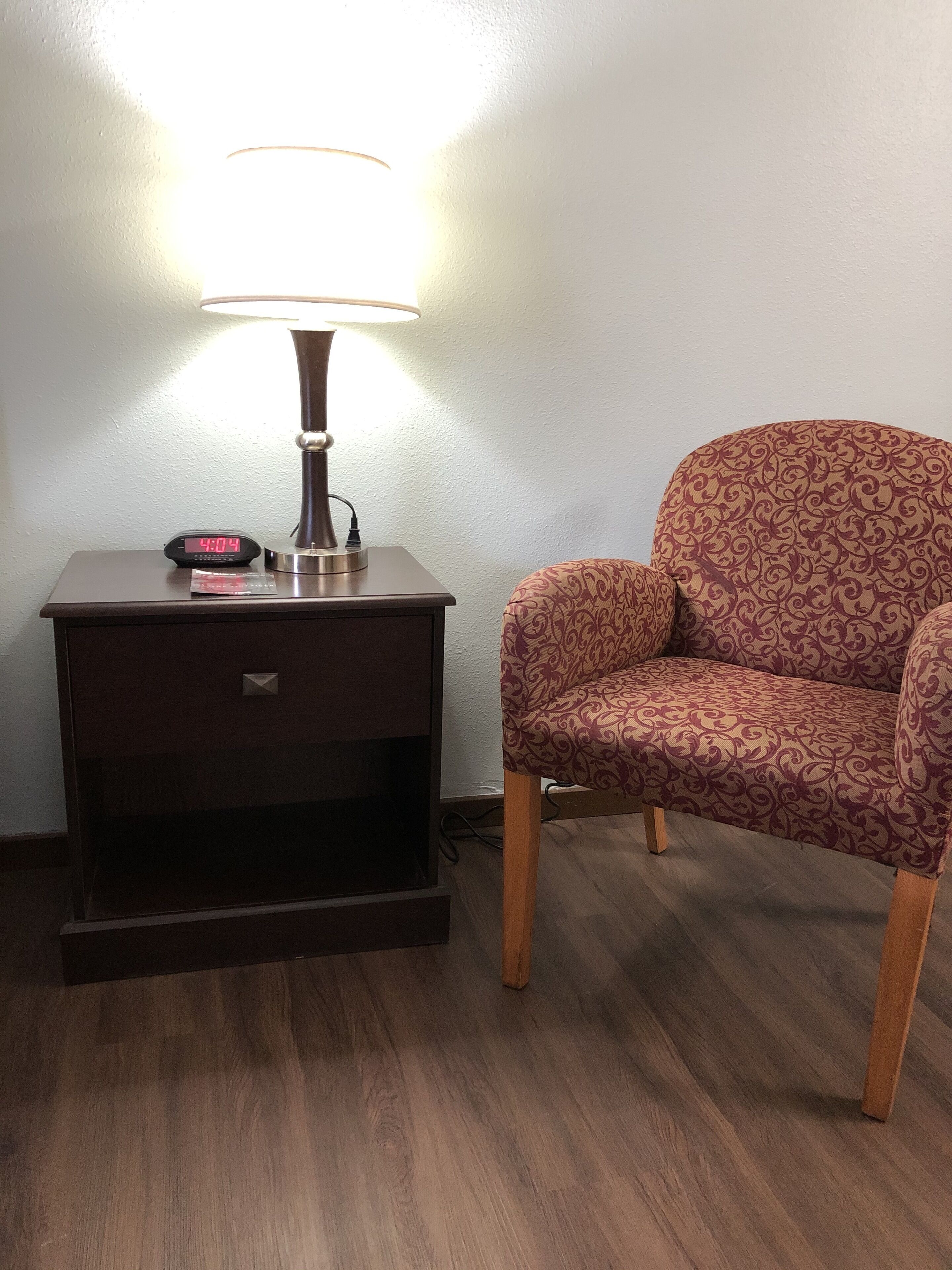 deluxe room, 1 king bed | room amenity