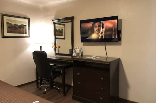 Deluxe Room, 1 King Bed | Television