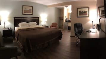 Deluxe Room, 1 King Bed | Egyptian cotton sheets, premium bedding, down duvets, desk