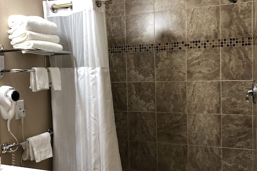 Deluxe Room, 1 King Bed | Bathroom shower