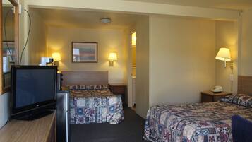 Two doubles | Desk, iron/ironing board, free WiFi