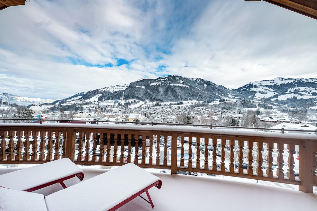 suite, balcony | premium bedding, down duvets, pillow-top beds, minibar