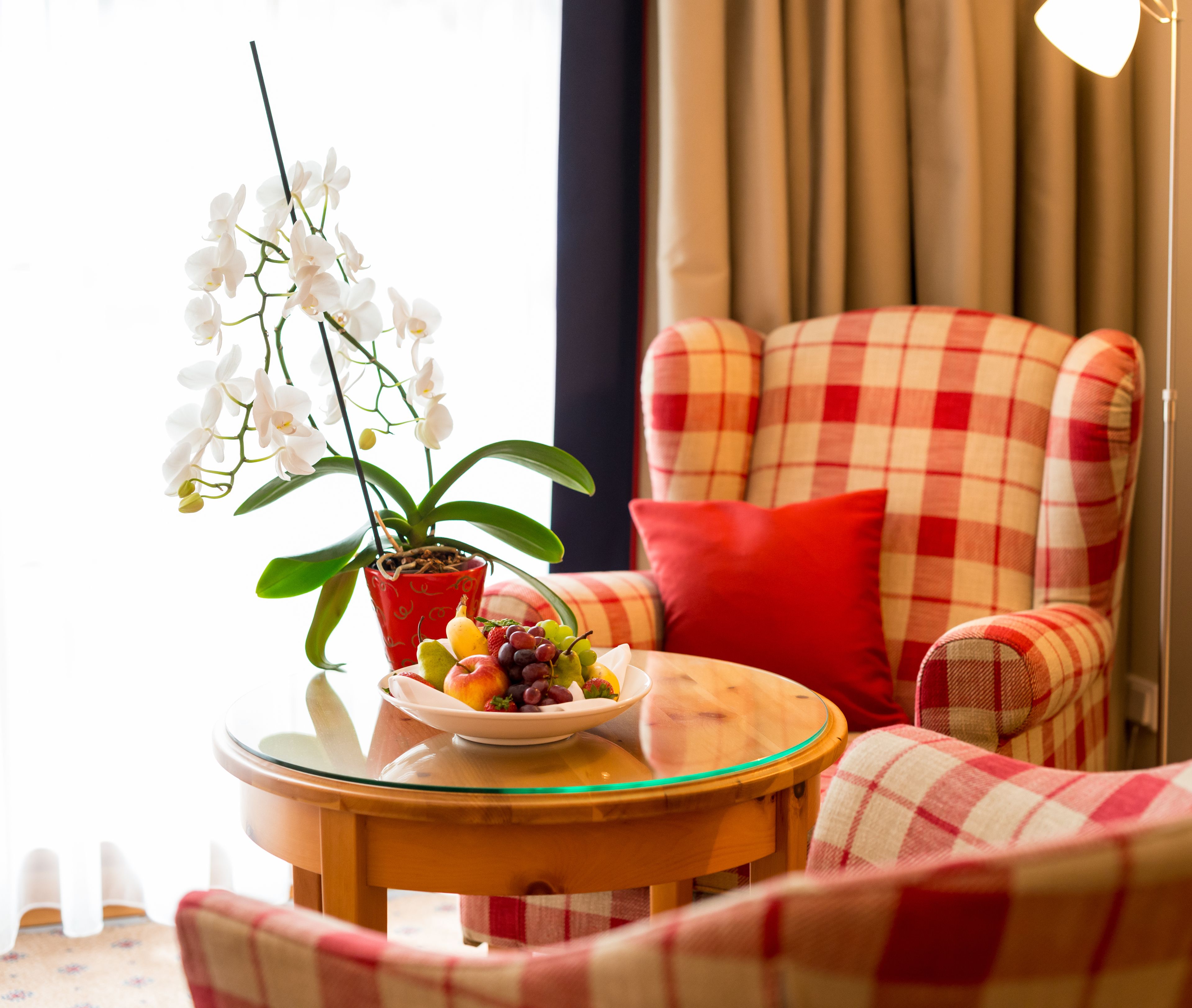 flat-screen tv, mp3 dock