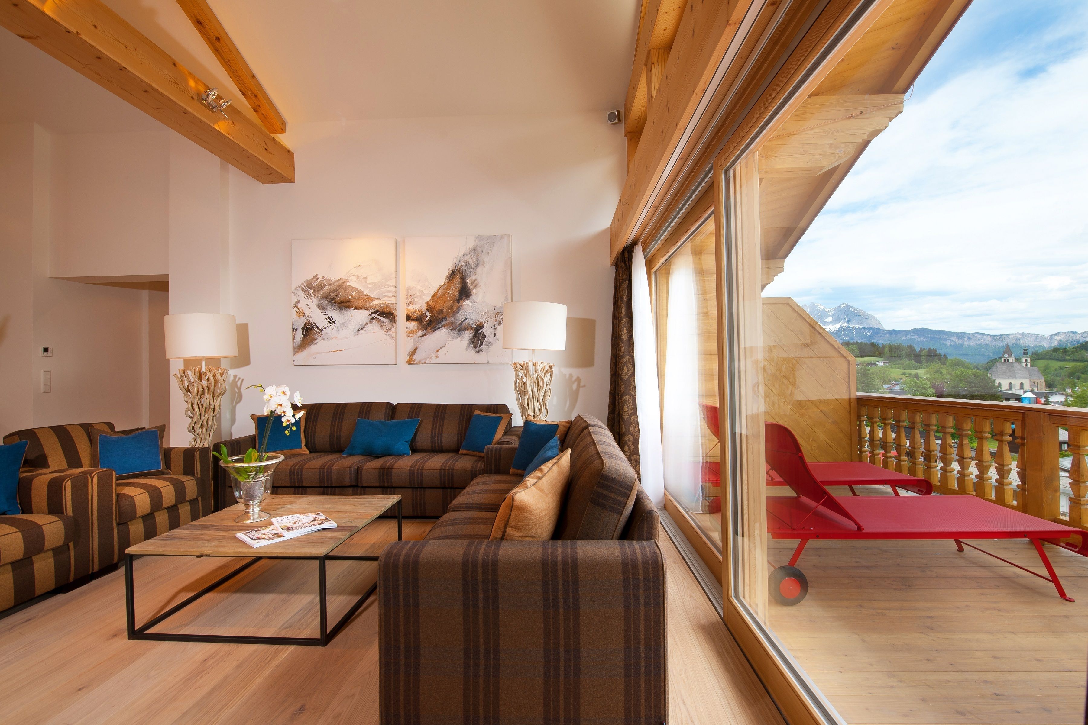 XX | Living room | Flat-screen TV, MP3 dock