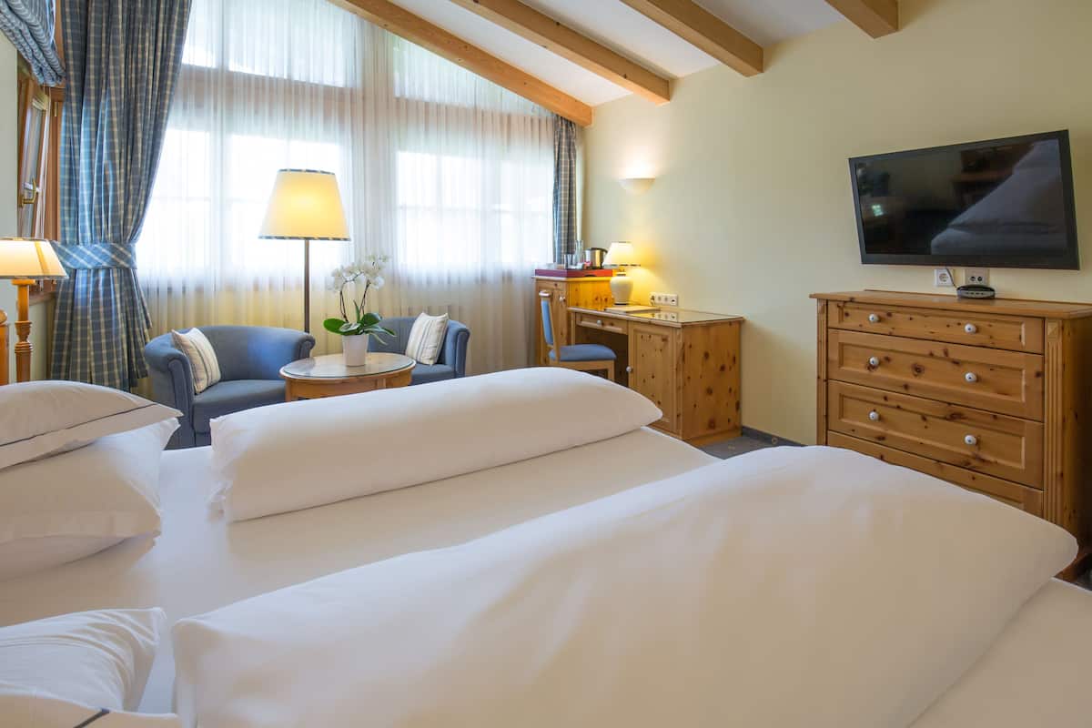 standard double room | premium bedding, down duvets, pillow-top beds, minibar