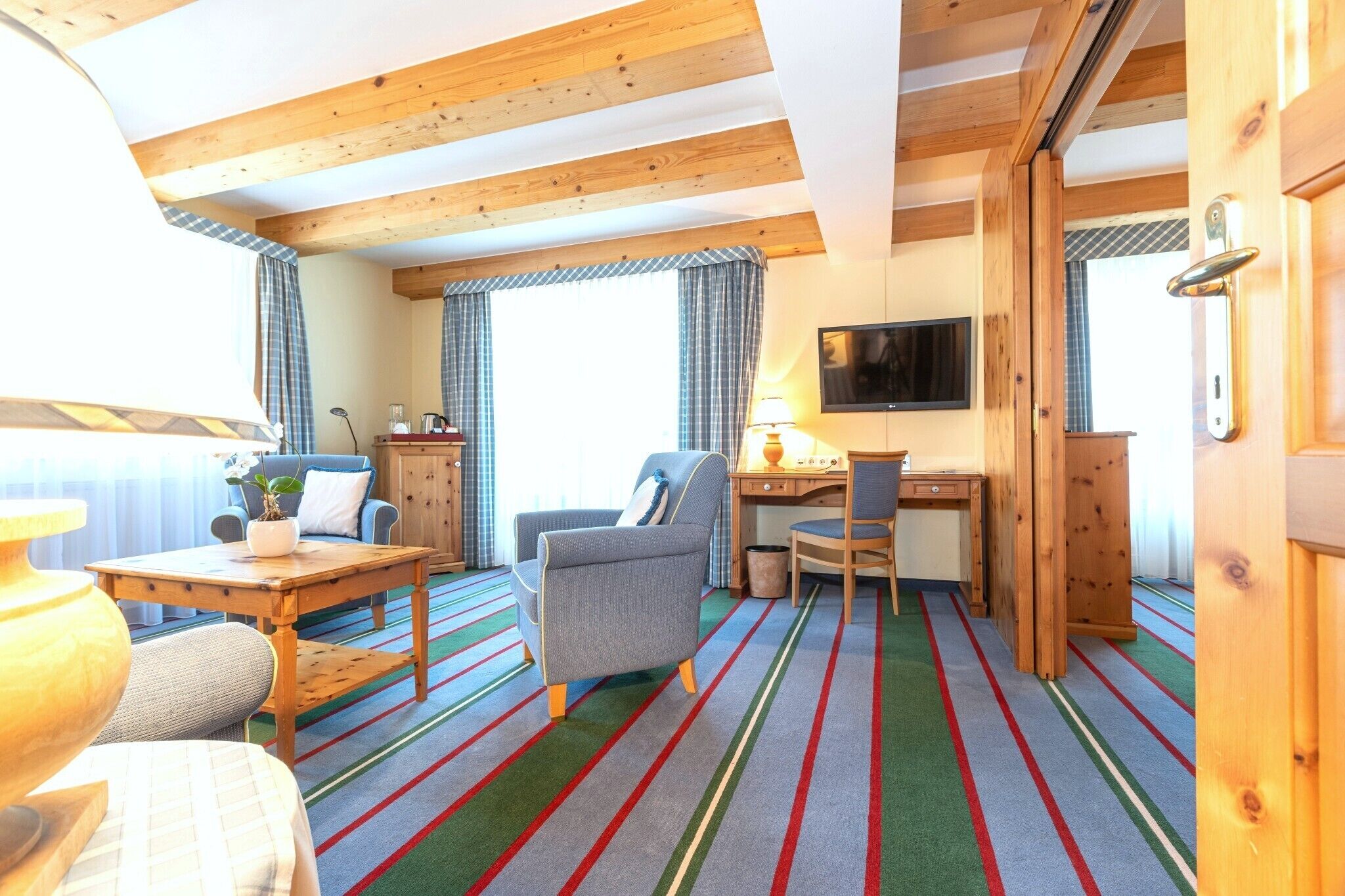 Suite, Balcony | Premium bedding, down comforters, pillowtop beds, minibar