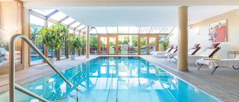 Indoor pool, pool loungers