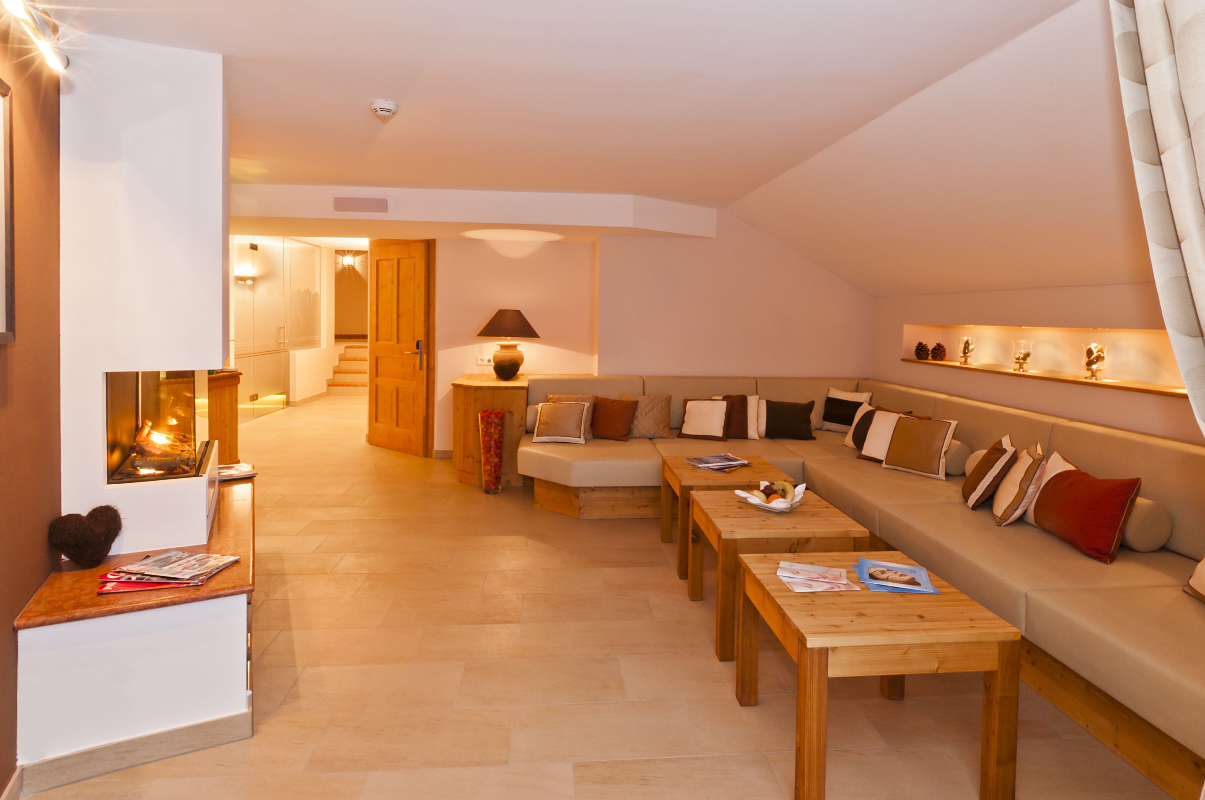 body treatments, body wraps, body scrubs, facials, 1 treatment room