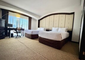 Chambre, 2 lits doubles, non-fumeurs (Executive Floor) | Couette en duvet d'oie, articles gratuits dans le mini-bar