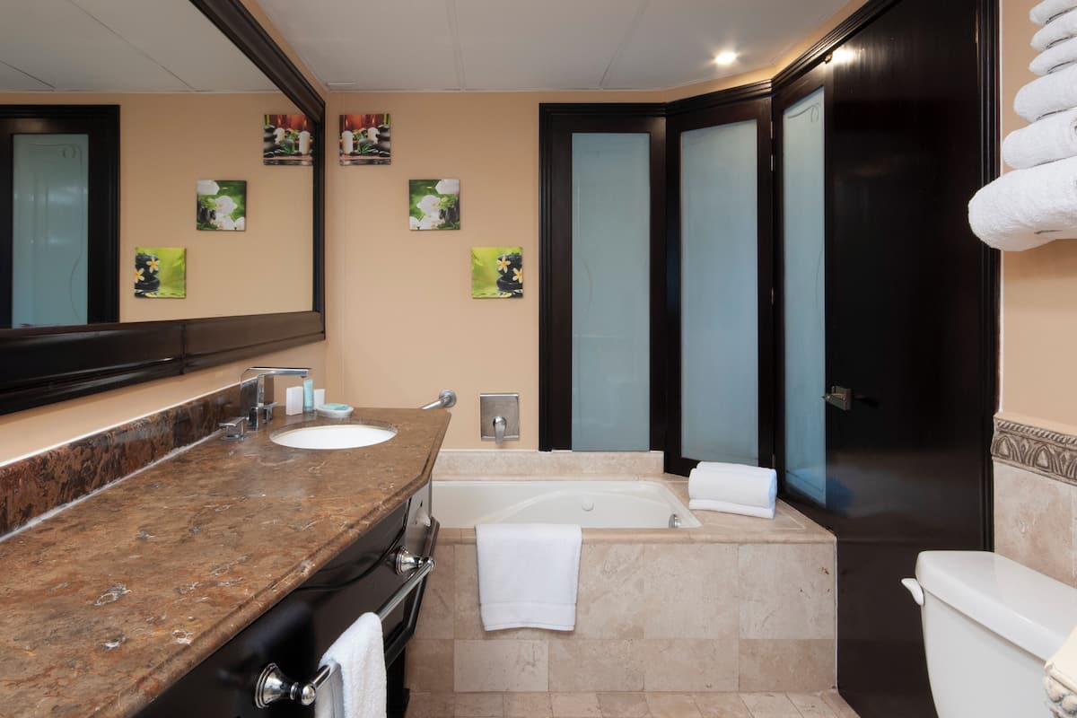 Ensemble douche/baignoire, douche à « effet pluie »