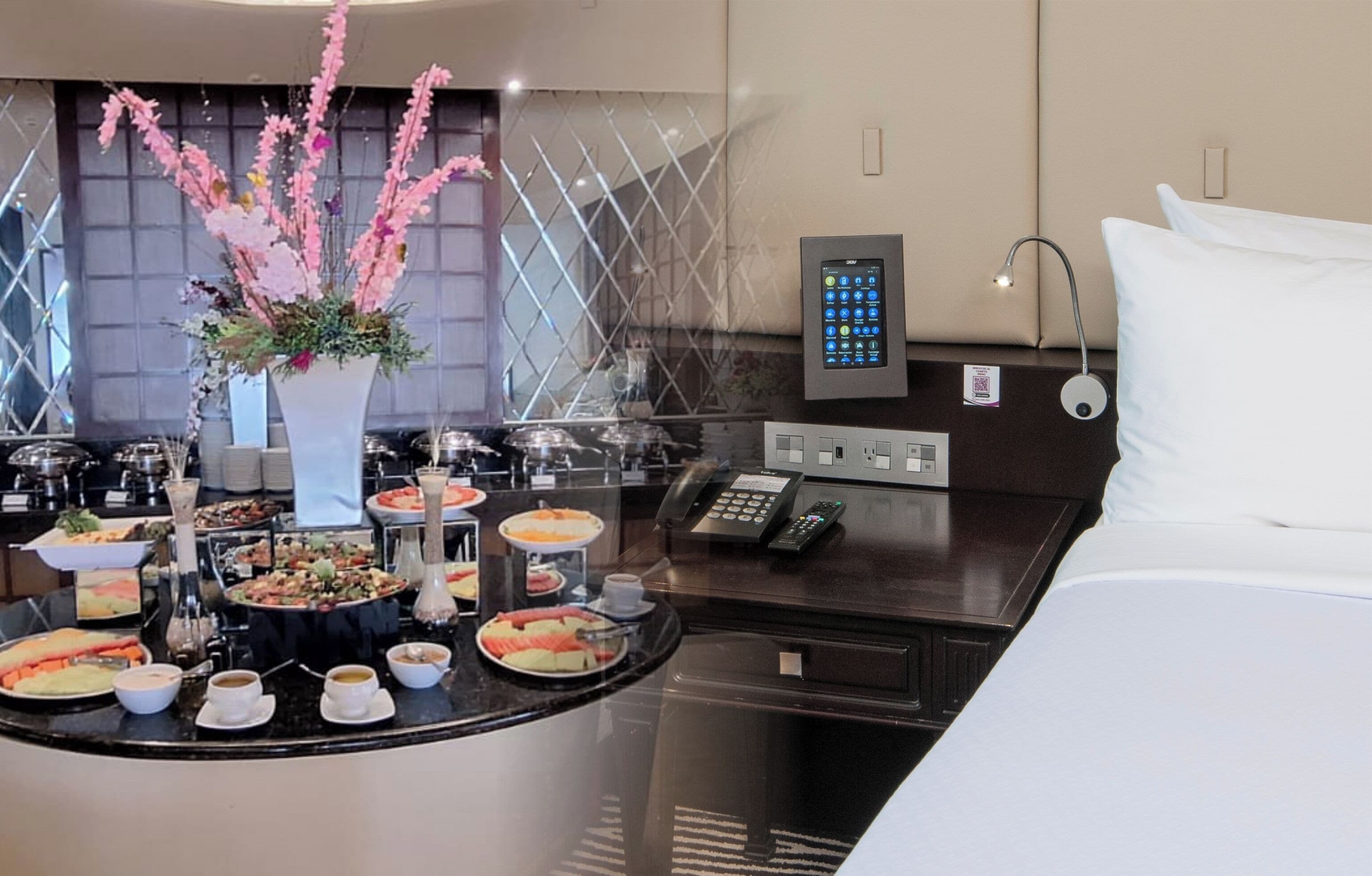 4 restaurantes, se sirven desayunos, comidas, cenas y cocina fusión