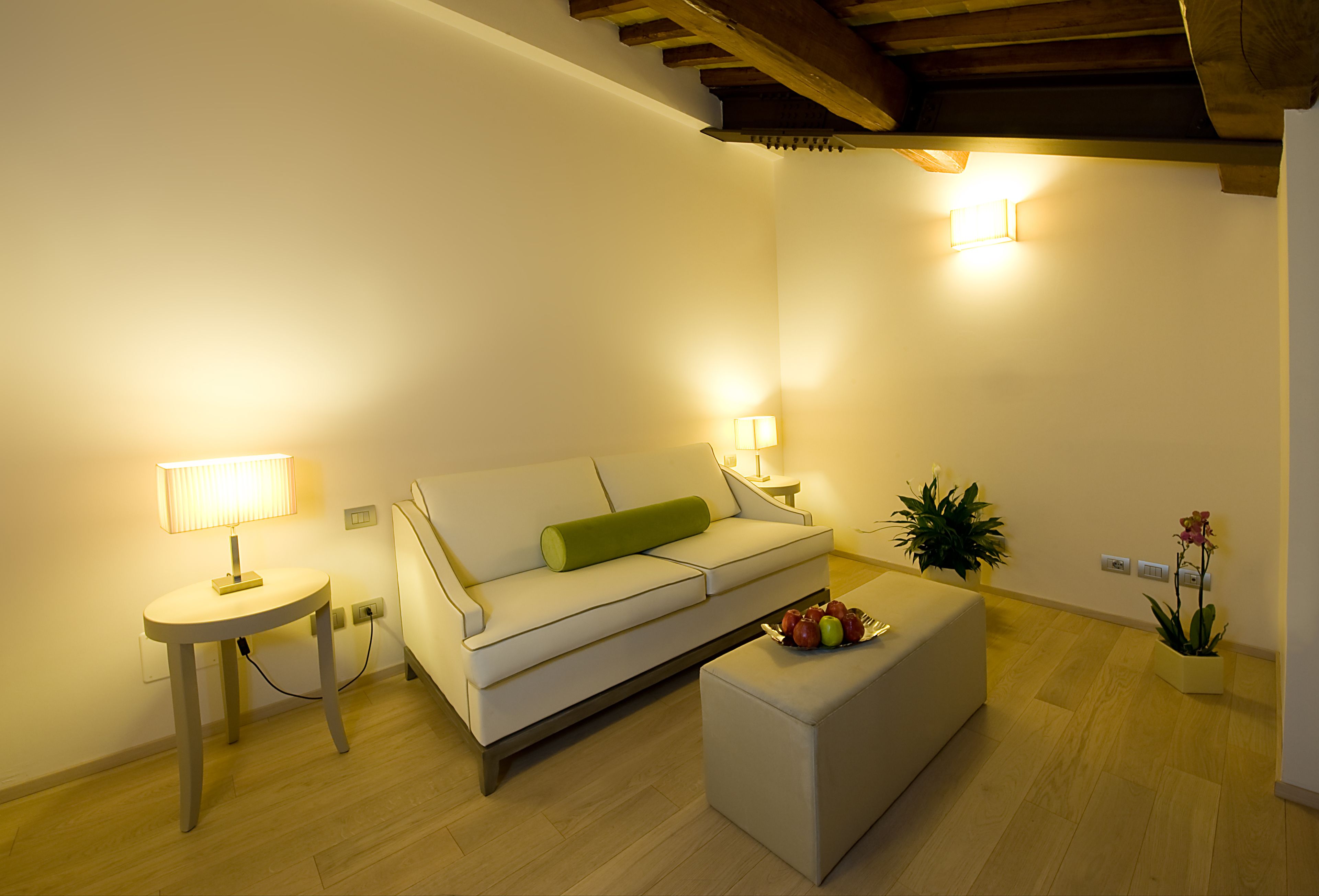 32-inch lcd tv with satellite channels, tv