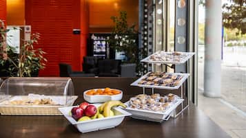 Desayuno continental gratuito y diario