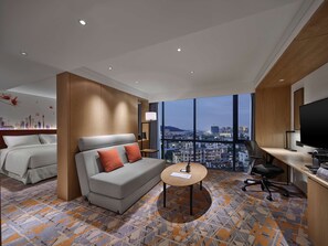 山景套房 | 起居區 | 50-吋 LCD 液晶電視、有線頻道、電視