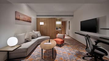 KING 1BEDROOM DELUXE SUITE | Living area | 50-inch LCD TV with cable channels, TV