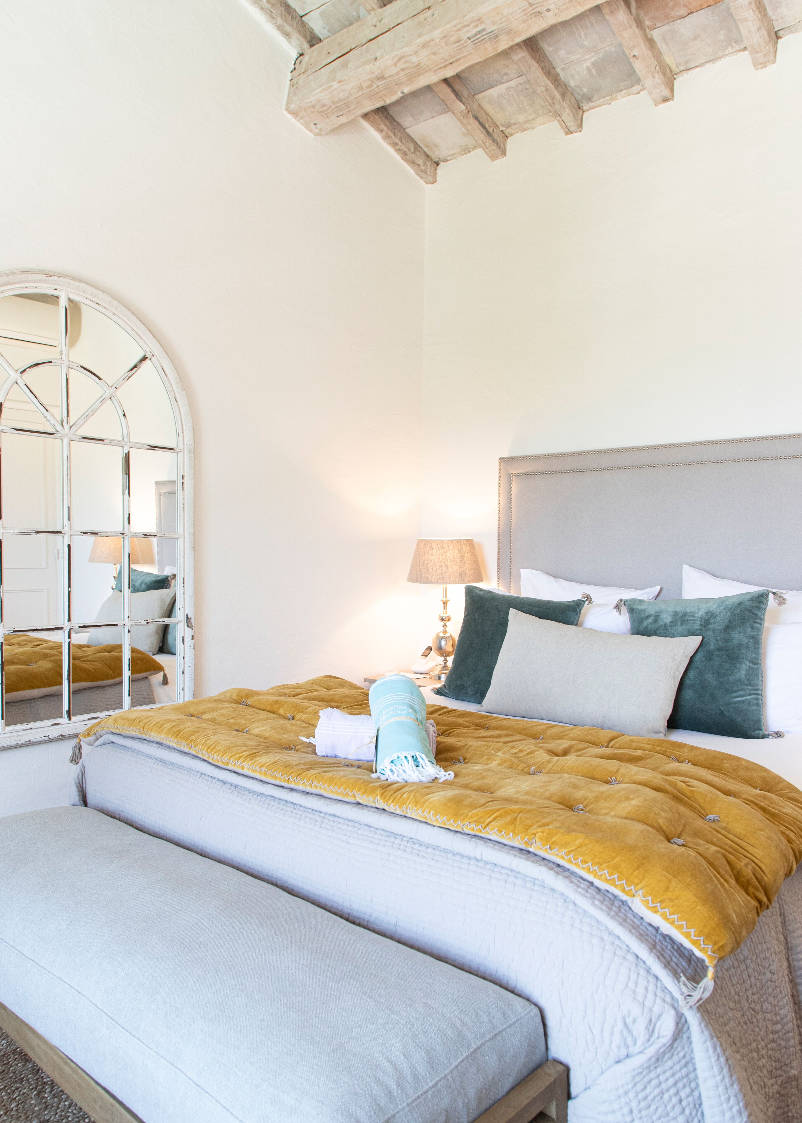 Dobbeltrom – deluxe, bassengutsikt | Sengetøy av topp kvalitet, minibar og safe på rommet