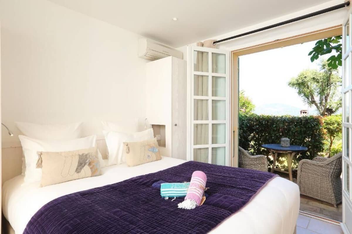 Petite Chambre, vue mer | أغطية فر اش متميزة وميني بار وخزنة داخل الغرفة وستائر تعتيم