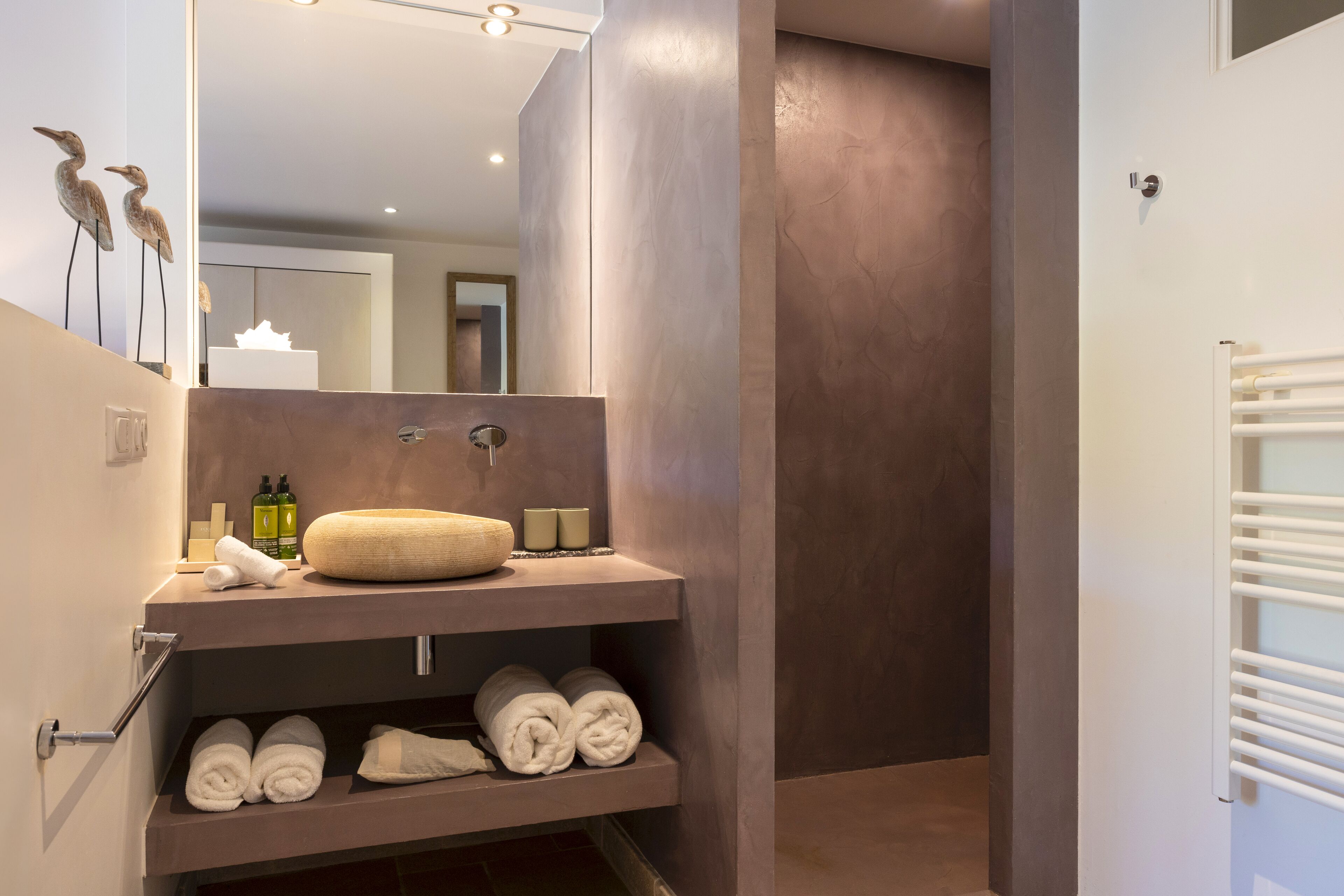 petite chambre | bathroom | free toiletries, hair dryer, bathrobes, slippers