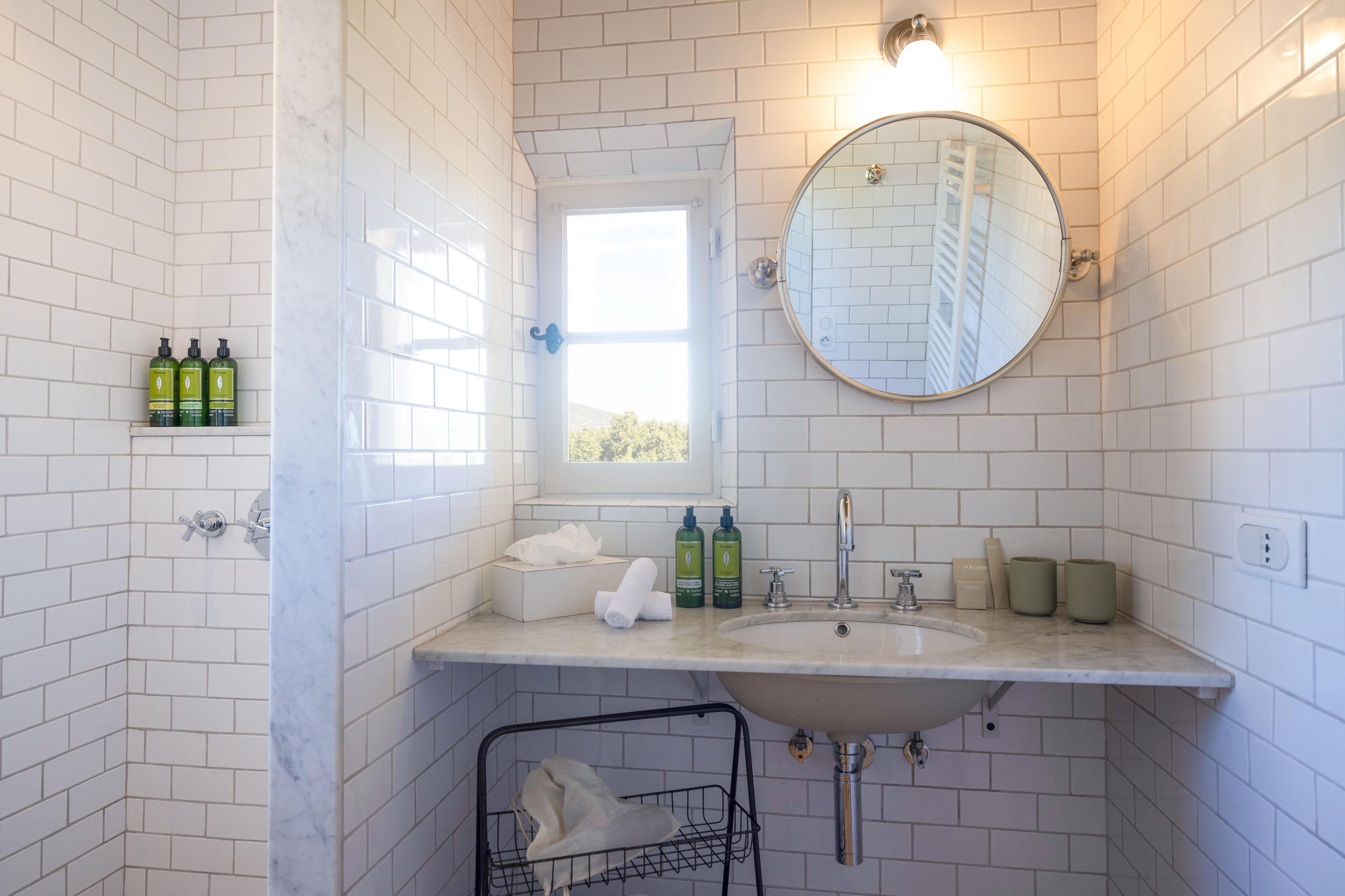 deluxe double room, balcony, sea view | bathroom | free toiletries, hair dryer, bathrobes, slippers