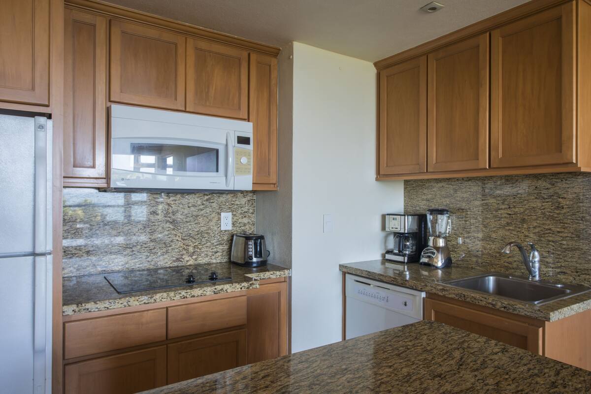 club suite, ocean view | private kitchen