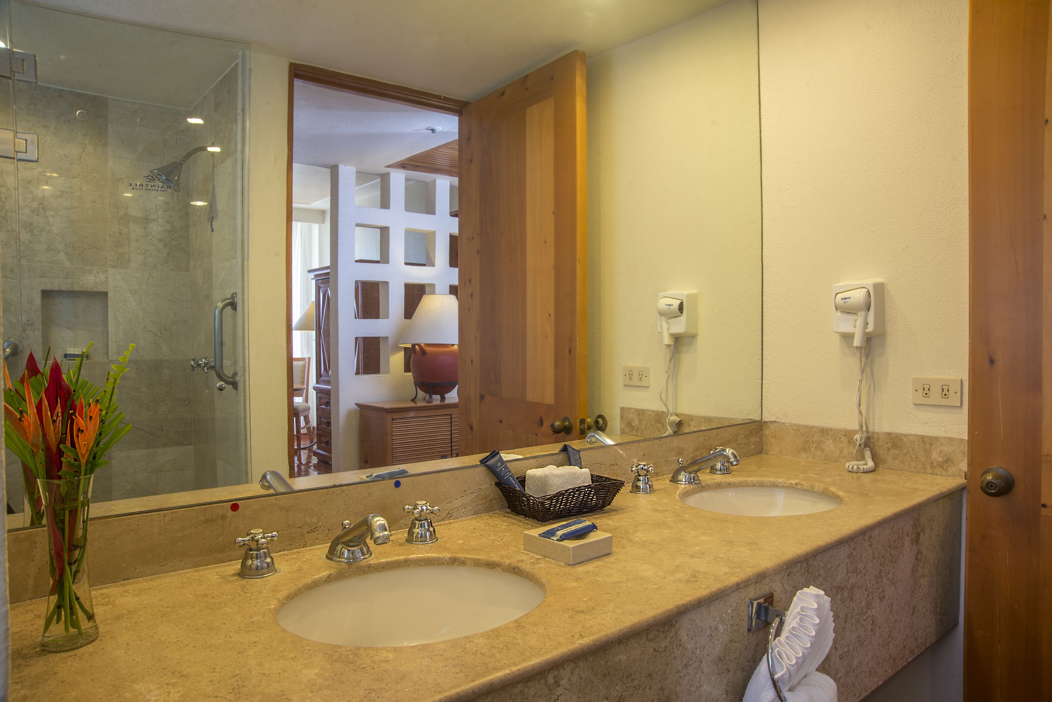 grand suite kids free | bathroom | free toiletries, hair dryer, towels, soap