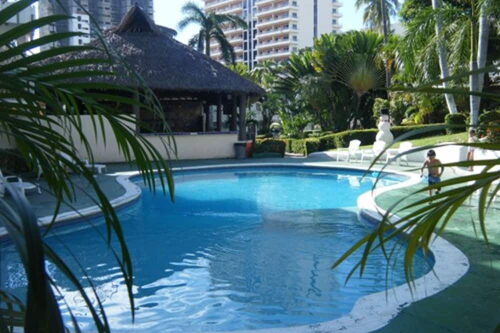 El Tropicano