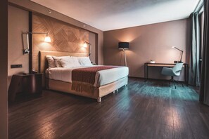 高級寝具、羽毛の掛け布団、ピロートップベッド、セーフティボックス (室内)