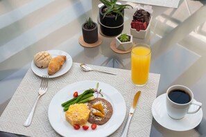 Daily buffet breakfast for a fee