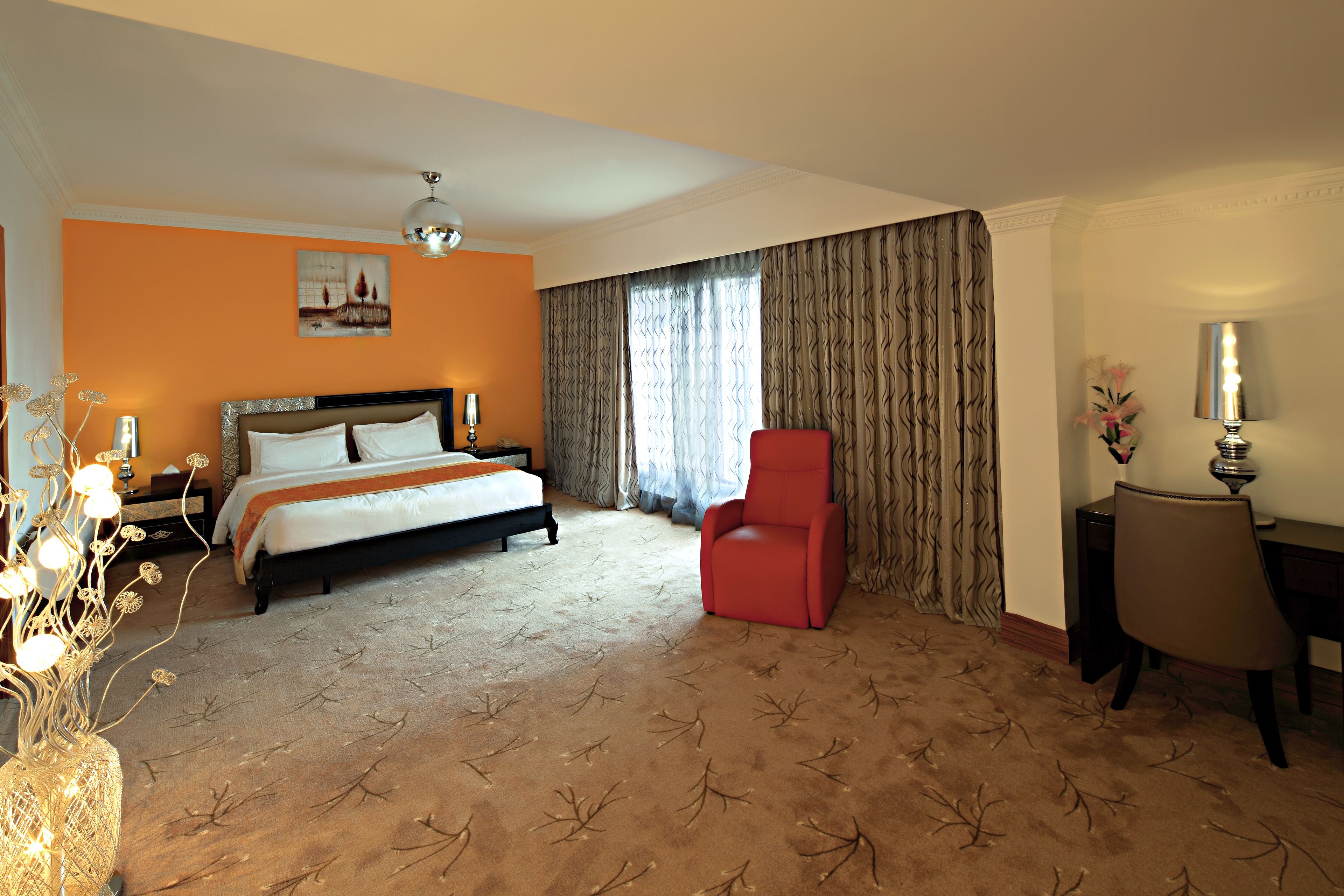 Minibar, in-room safe, desk, iron/ironing board