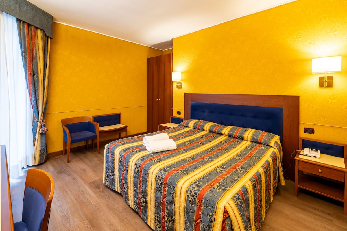 Kamar Double Superior | Selimut bulu angsa, minibar, brankas, dan meja kerja